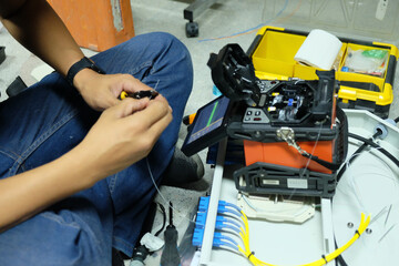 Fiber optic cable splice machine