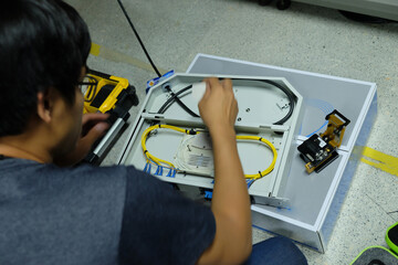 Fiber optic cable splice machine