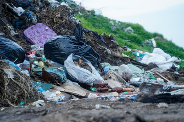 Garbage illegally deposited on the outskirts of Zimnicea. Danger to the environment.