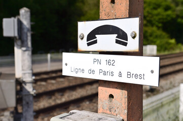 Passage à niveau automatique, téléphone de voie sur ligne Paris Brest