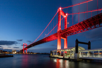 真っ赤にライトアップされた若戸大橋の夜景　福岡県北九州市