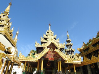 Obraz premium Yangon, Myanmar - November, 2019:The Shwedagon Pagoda is one of the most famous pagodas in the world and it is certainly the main attraction of Yangon.