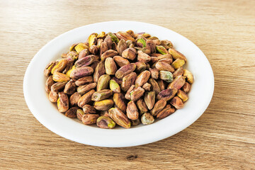 Pistachio kernels on a plate