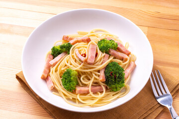 ブロッコリーとベーコンのパスタ