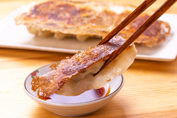 羽根つきギョウザ