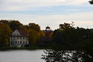 Fototapeta na wymiar Panorama am Heiligen See im Herbst in der Berliner Vorstadt, Potsdam, Brandenburg