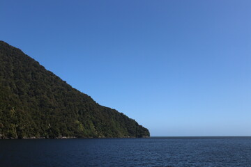 Fototapeta na wymiar Mountain Views in Milford Sound New Zealand