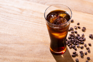 テーブルのアイスコーヒー