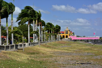 Obraz premium Paisajes y rincones de la antigua ciudad colonial de Granada, a orillas del lago Cocibolca, en el oeste de Nicaragua