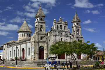 Obraz premium Paisajes y rincones de la antigua ciudad colonial de Granada, a orillas del lago Cocibolca, en el oeste de Nicaragua