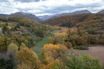 Fototapeta na wymiar Paysage de la Drôme en automne