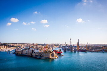 Fototapeta premium malta - valletta harbour view under the sun