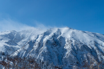 北海道　十勝岳連峰の冬の風景