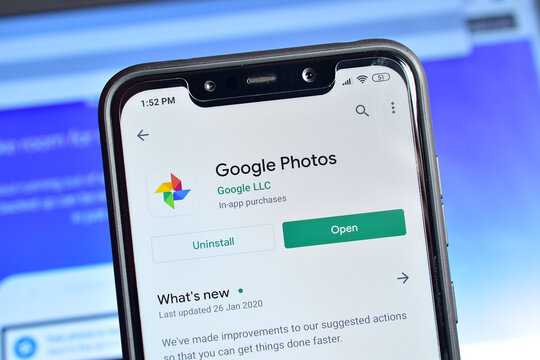 Google Photos Application On Smartphone, Cloud storage backup from google to backup photos and video on mobile phone