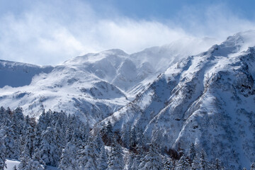 北海道　十勝岳連峰の冬の風景
