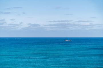 Fototapeta na wymiar 冬の角島のコバルトブルーの海