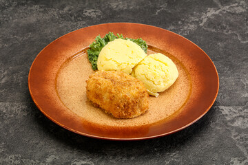 Crispy chicken cutlet with mashed potato