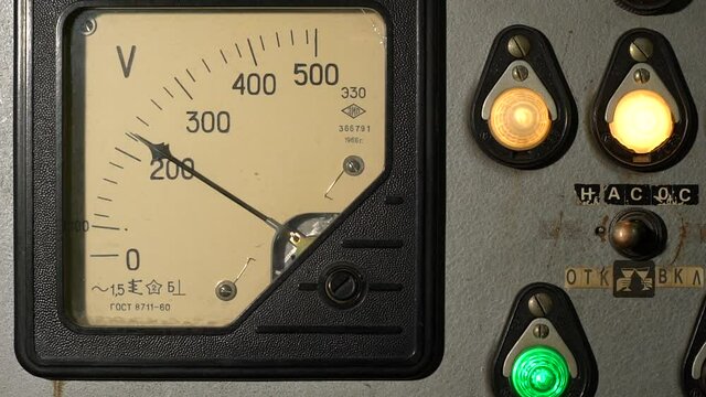 Switching the electrical panel on and off, the voltmeter hand moves