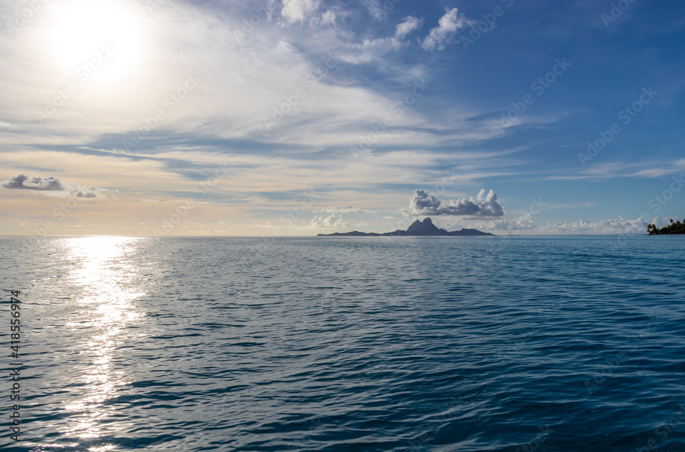 Canvas Prints Bora Bora vue depuis le lagon de Taha'a, Polynésie française