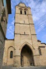 Fototapeta na wymiar Façade et clocher-porche de l’église Saint-Gervais saint-Protais de Caux dans l’Hérault