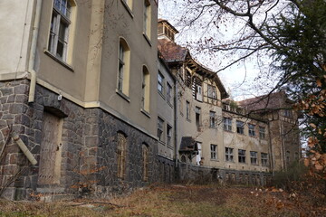 Fototapeta na wymiar Ehemaliges Kreispflegeheim Freital