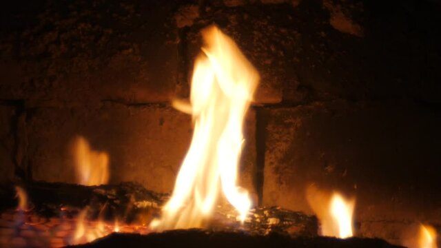 Fire in the fireplace. Loop, zoom out, zoom in 
