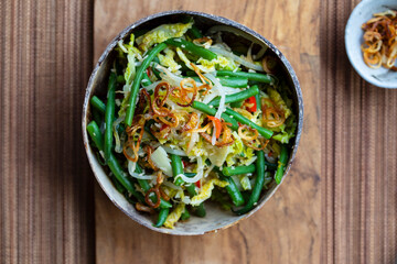 Spicy Indoneasian vegetables with green beans, bean sprouts and crispy shallots