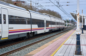 Obraz premium Train arriving at station, slowing down