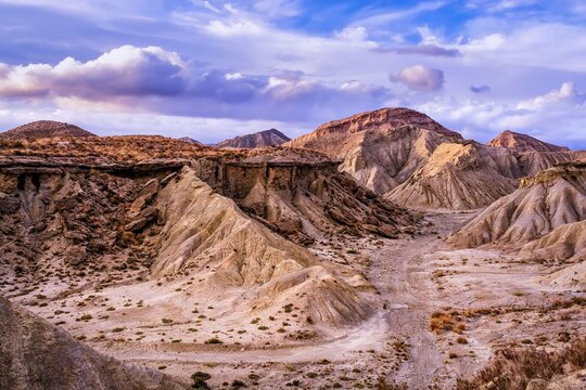 Rambla de Otero, desierto de Tabernas. Famosa en pel&iacute;culas western, Lawrence de Arabia y en Indiana Jones. Desprendimientos sedimentos en barrancos