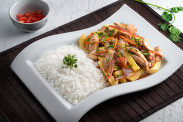 saltado de pollo