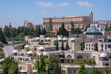 Fototapeta na wymiar Modernos centros residenciales en la ciudad de Jerusalén capital de Israel
