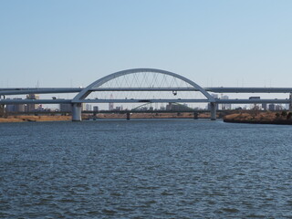 遠くから見た荒川の景色と足立区の江北橋