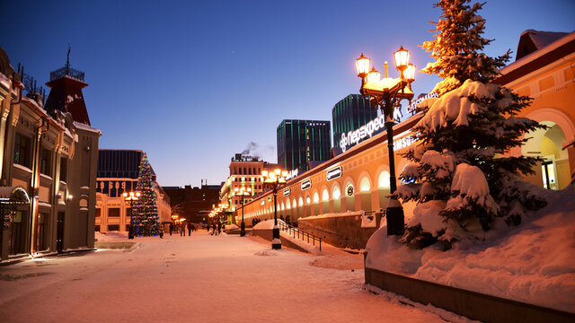 Ufa. Winter. Latern light. City. Gostinyi dvor
