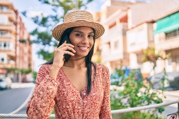 Young african american tourist woman on vacation talking on the smartphone at the city.