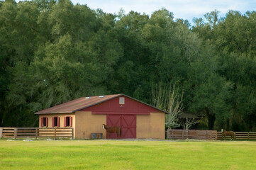 Obraz premium Red & Orange Barn