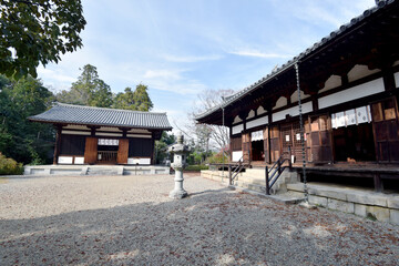 海龍王寺　本堂と西金堂　奈良市