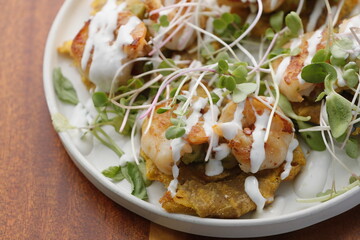 chicken with salad