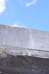 Fototapeta premium 反り立つ護岸ブロック