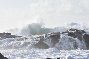 Obraz premium The sea demonstrating its power against the cliffs