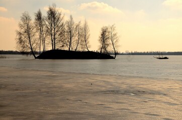 samotna wyspa © Piotr Łaskawski