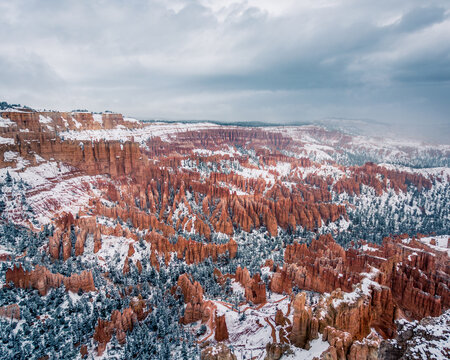 Bryce National Park in winter, snow, panorama (Utah, Usa)