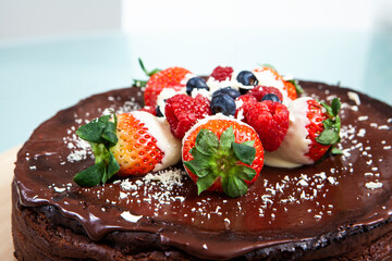 detail of a cheesecake with dark chocolate and strawberries