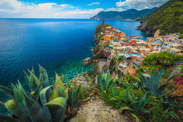 Naklejka na ściany i meble Vernazza village with colorful houses on the cliff, Liguria, Italy