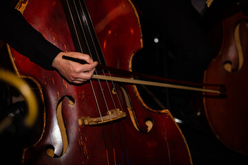 hand playing cello