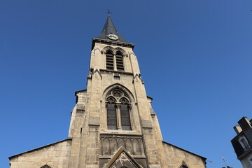 Fototapeta na wymiar L'église catholique Saint François, vue de l'extérieur, ville de Annonay, département de l'Ardèche, France