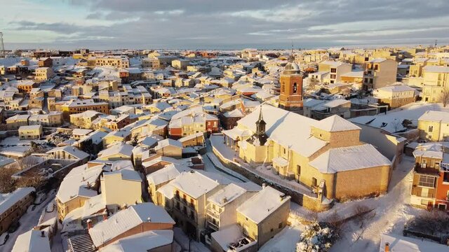 Pueblo nevado. Dron.