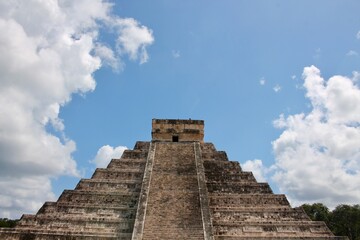 Obraz na płótnie Canvas chichen itza pyramid