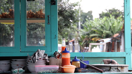street meatball vendor stalls, which are available a variety of ready-to-eat foods