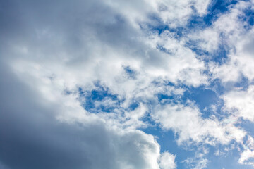 Obraz premium Picturesque textured clouds in the sky at the daytime