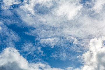 Obraz premium Picturesque textured clouds in the sky at the daytime